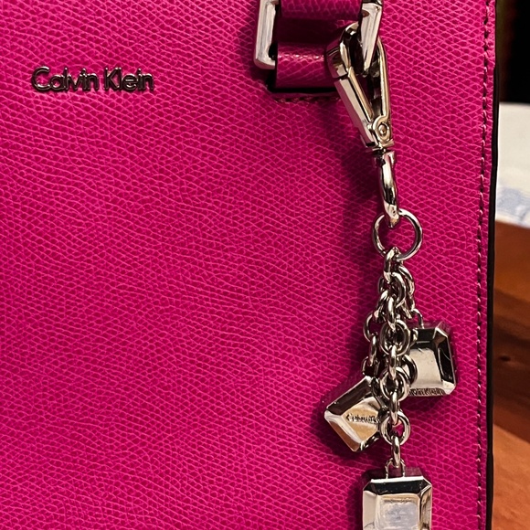 Calvin Klein Fuchsia Hand/Cross Body Purse / BRAND NEW - Picture 4 of 16